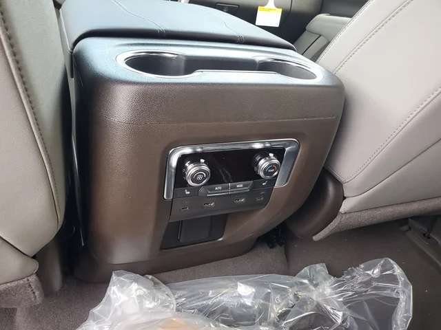 Nuevos GMC YUKON XL à Estados chez autogozo