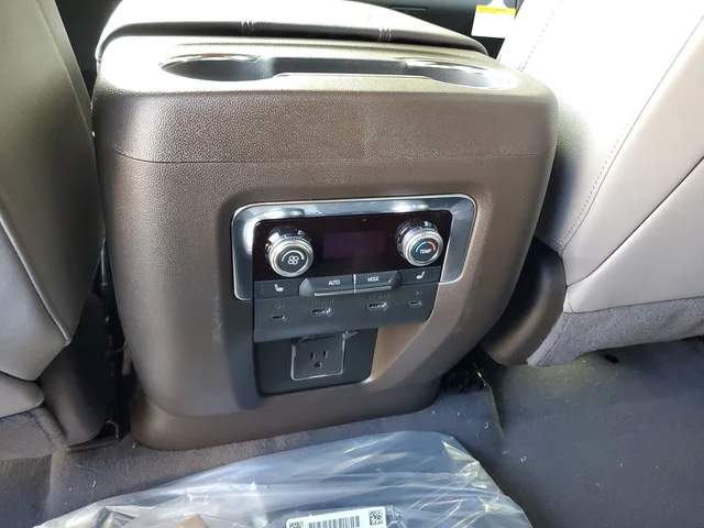 Nuevos GMC YUKON XL à Estados chez autogozo