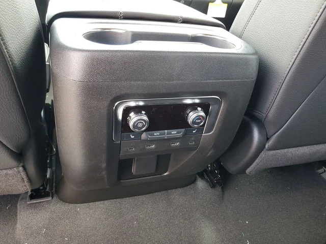 Nuevos GMC YUKON XL à Estados chez autogozo