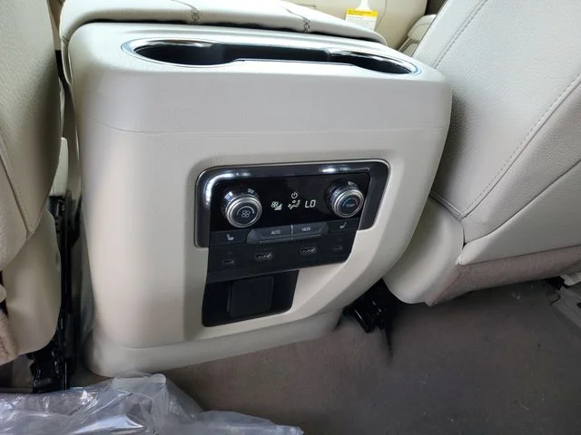 Nuevos GMC YUKON XL à Estados chez autogozo