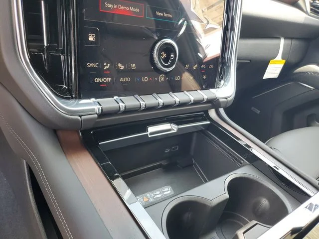 Nuevos GMC YUKON XL à Estados chez autogozo