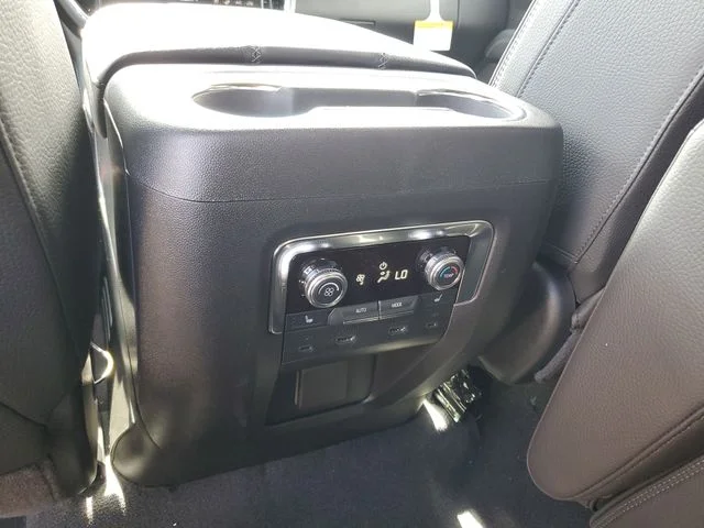 Nuevos GMC YUKON XL à Estados chez autogozo