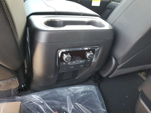 Nuevos GMC YUKON XL à Estados chez autogozo