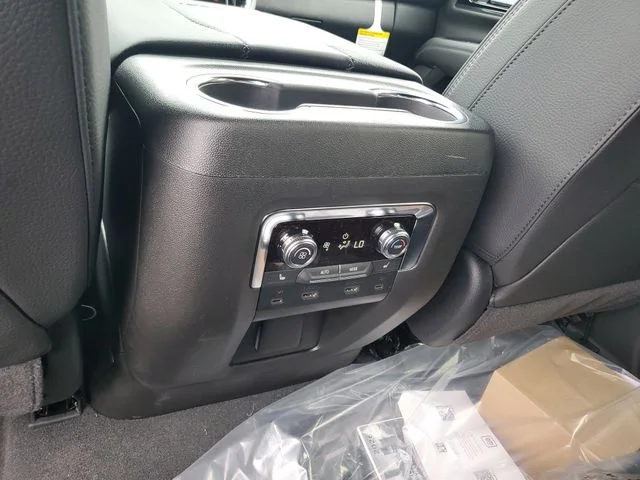 Nuevos GMC YUKON XL à Estados chez autogozo