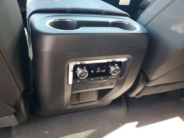 Nuevos GMC YUKON XL à Estados chez autogozo