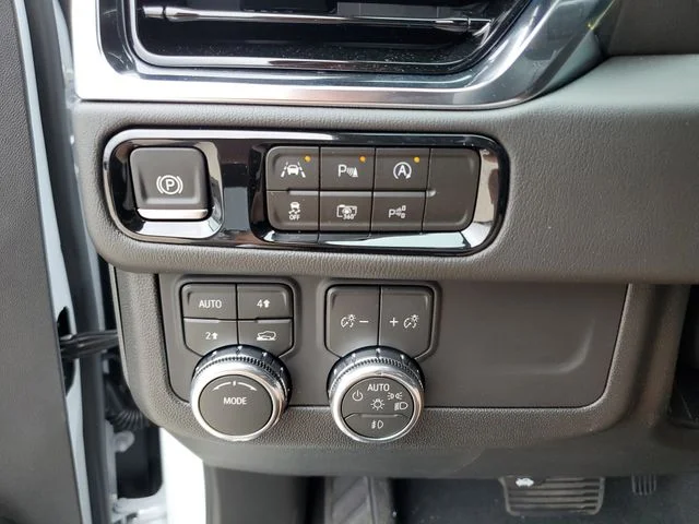 Nuevos GMC YUKON XL à Estados chez autogozo