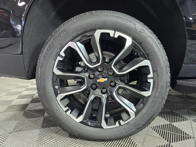 Nueve CHEVROLET SUBURBAN à Brainerd  chez Dondelinger Chevrolet