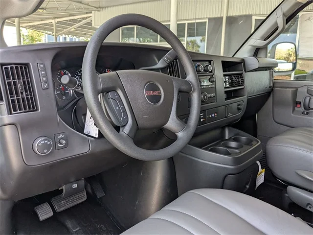 Nuevos GMC SAVANA 2500 à Estados chez autogozo