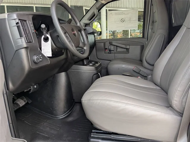Nuevos GMC SAVANA 2500 à Estados chez autogozo