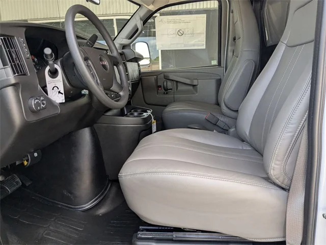 Nuevos GMC SAVANA 2500 à Estados chez autogozo