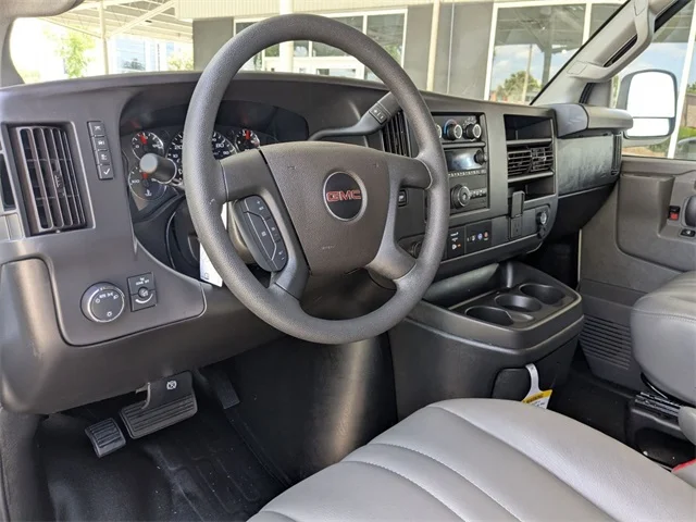 Nuevos GMC SAVANA 2500 à Estados chez autogozo