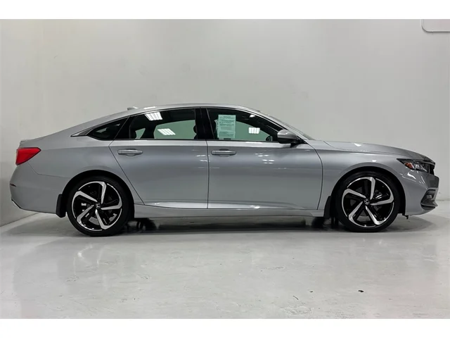 2018 Honda Accord Sport 2.0T photo 3