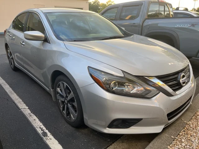 SEMINUEVOS NISSAN Altima a Huntersville en Huntersville Ford