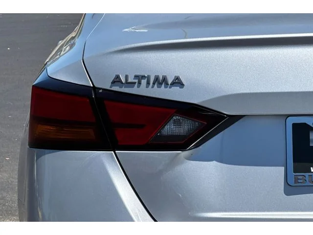 SEMINUEVOS NISSAN Altima at ELK GROVE in Elk Grove Buick GMC