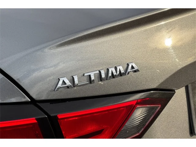 SEMINUEVOS NISSAN Altima at ELK GROVE in Elk Grove Buick GMC