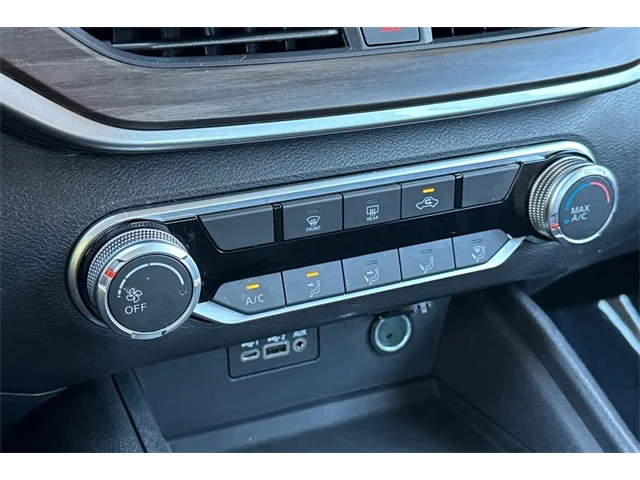 SEMINUEVOS NISSAN Altima at ELK GROVE in Elk Grove Buick GMC