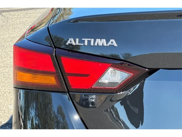 SEMINUEVOS NISSAN Altima at ELK GROVE in Elk Grove Buick GMC