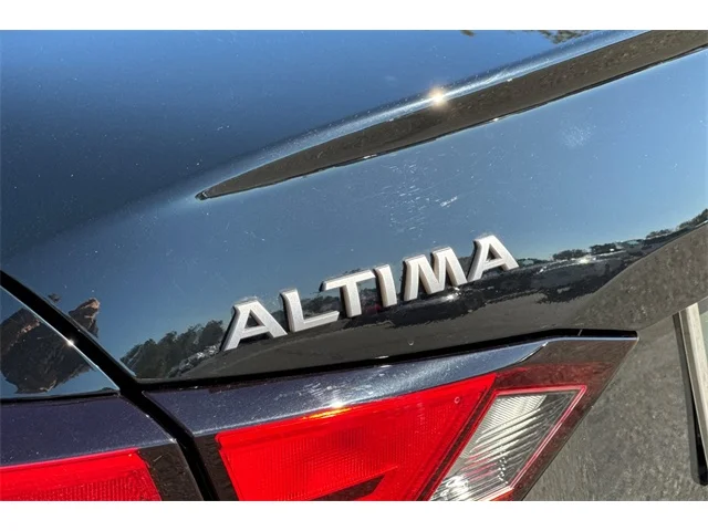 SEMINUEVOS NISSAN Altima at ELK GROVE in Elk Grove Buick GMC