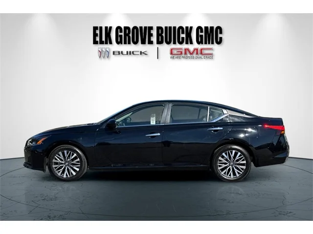 SEMINUEVOS NISSAN Altima at ELK GROVE in Elk Grove Buick GMC