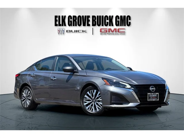 SEMINUEVOS NISSAN Altima at ELK GROVE in Elk Grove Buick GMC