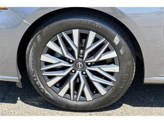 SEMINUEVOS NISSAN Altima at ELK GROVE in Elk Grove Buick GMC