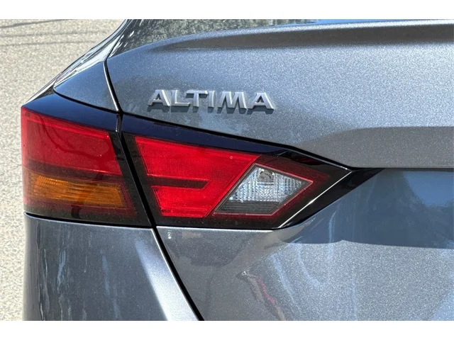 SEMINUEVOS NISSAN Altima at ELK GROVE in Elk Grove Buick GMC