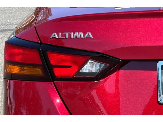 SEMINUEVOS NISSAN Altima at ELK GROVE in Elk Grove Buick GMC