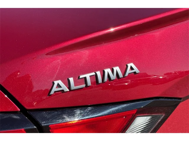 SEMINUEVOS NISSAN Altima at ELK GROVE in Elk Grove Buick GMC