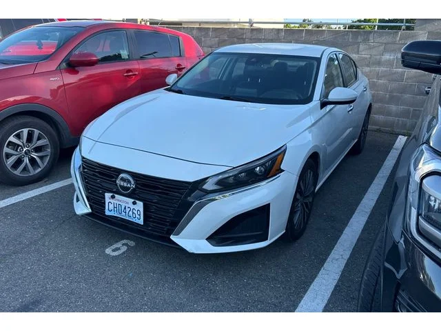SEMINUEVOS NISSAN Altima at ELK GROVE in Elk Grove Buick GMC
