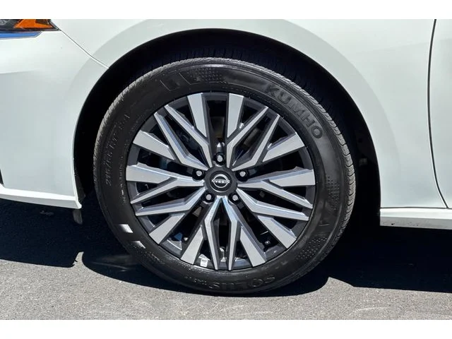 SEMINUEVOS NISSAN Altima at ELK GROVE in Elk Grove Buick GMC