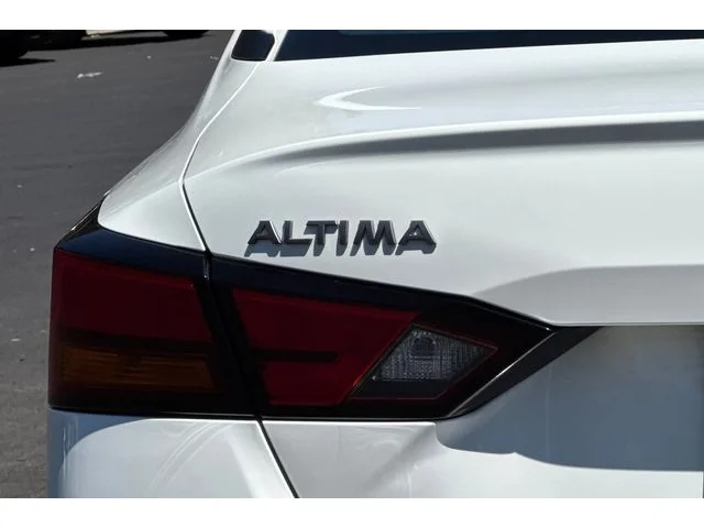 SEMINUEVOS NISSAN Altima at ELK GROVE in Elk Grove Buick GMC