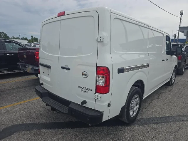 SEMINUEVOS NISSAN NV2500 HD a Estados en autogozo