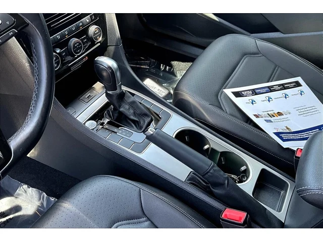 SEMINUEVOS VOLKSWAGEN Passat a Tustin    en TUSTIN MAZDA