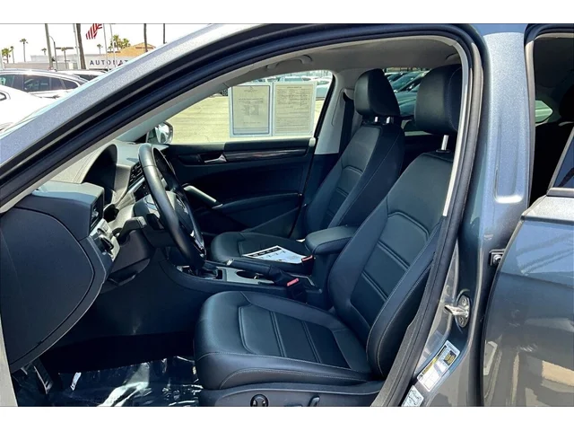 SEMINUEVOS VOLKSWAGEN Passat a Tustin    en TUSTIN MAZDA