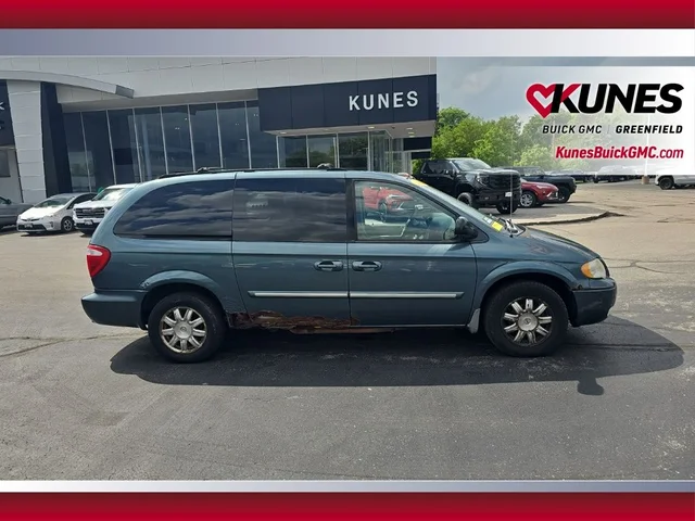 SEMINUEVOS CHRYSLER Town & Country a Estados en autogozo