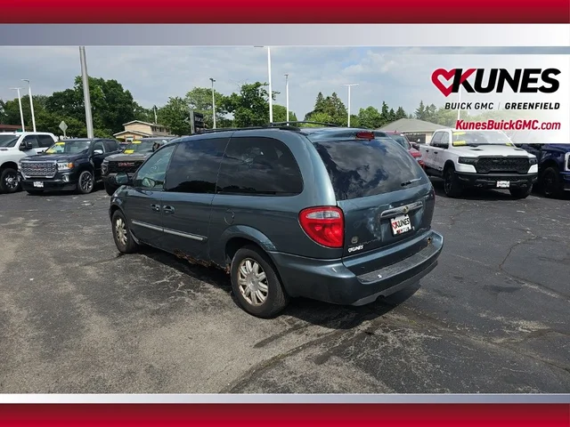 SEMINUEVOS CHRYSLER Town & Country a Estados en autogozo