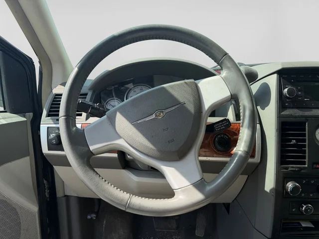 SEMINUEVOS CHRYSLER Town & Country a Estados en autogozo