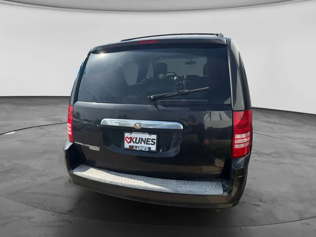 SEMINUEVOS CHRYSLER Town & Country a Estados en autogozo