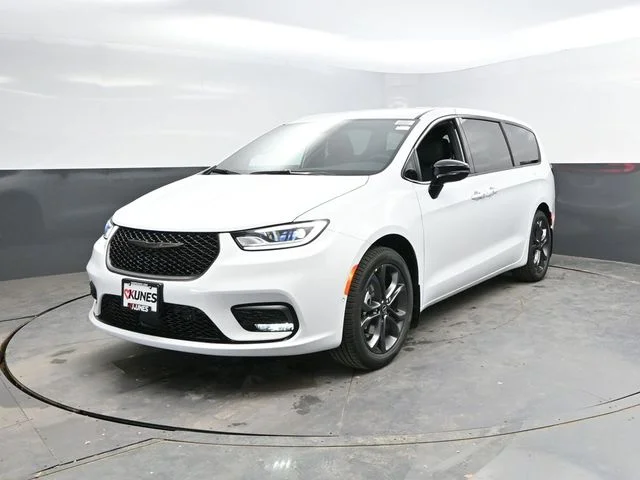 Nuevos CHRYSLER PACIFICA à Estados chez autogozo