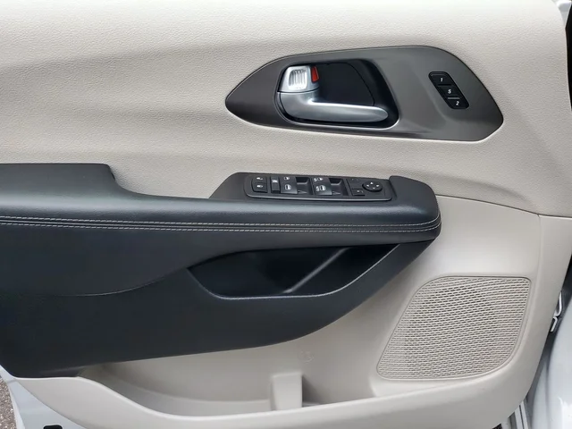 SEMINUEVOS CHRYSLER Pacifica a Estados en autogozo