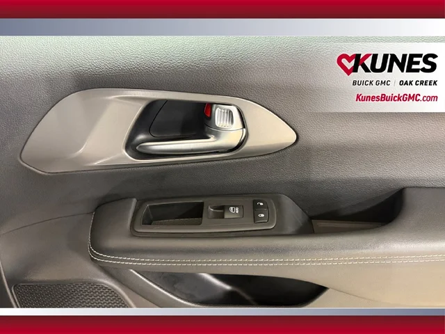 SEMINUEVOS CHRYSLER Pacifica a Estados en autogozo
