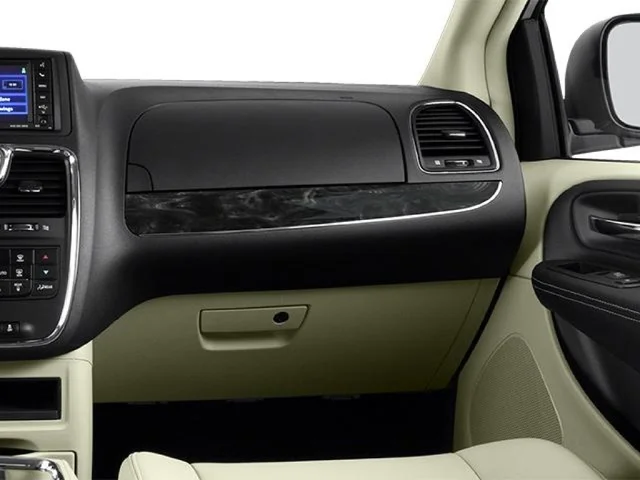 SEMINUEVOS CHRYSLER Town & Country a Estados en autogozo