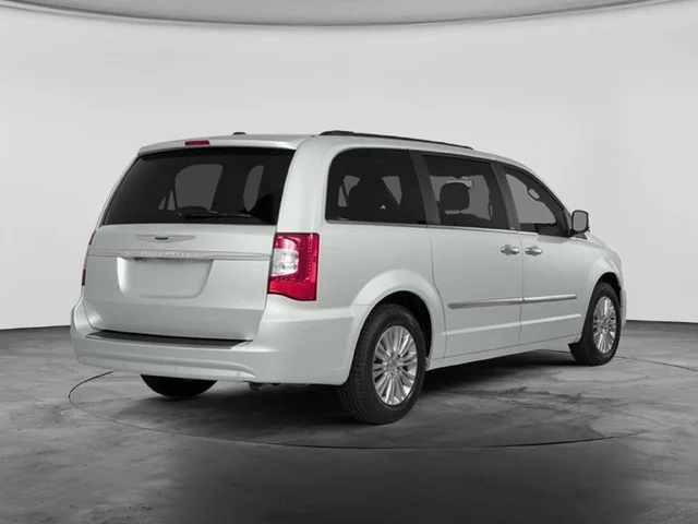 SEMINUEVOS CHRYSLER Town & Country a Estados en autogozo