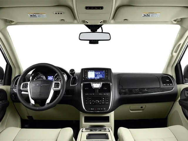 SEMINUEVOS CHRYSLER Town & Country a Estados en autogozo