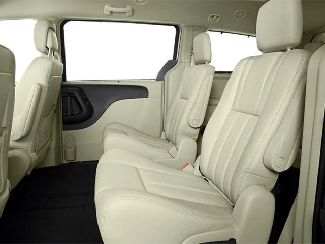 SEMINUEVOS CHRYSLER Town & Country a Estados en autogozo
