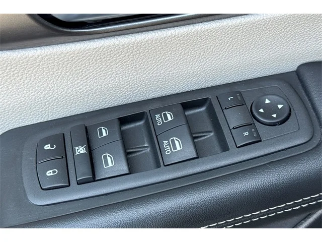SEMINUEVOS CHRYSLER Pacifica at ELK GROVE in Elk Grove Buick GMC