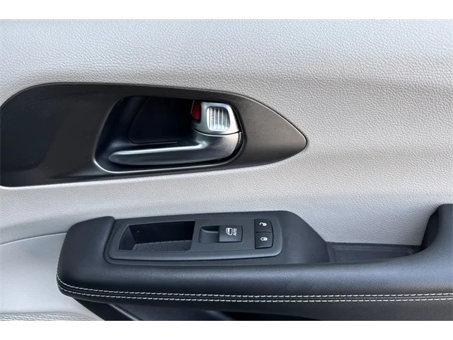 SEMINUEVOS CHRYSLER Pacifica at ELK GROVE in Elk Grove Buick GMC