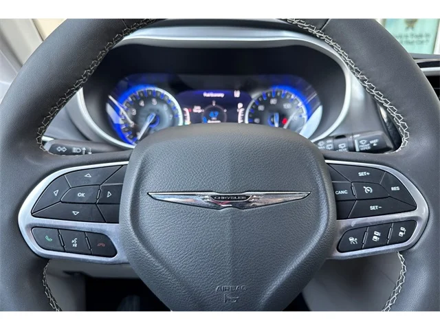 SEMINUEVOS CHRYSLER Pacifica at ELK GROVE in Elk Grove Buick GMC