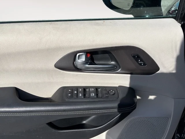 SEMINUEVOS CHRYSLER Pacifica a Estados en autogozo