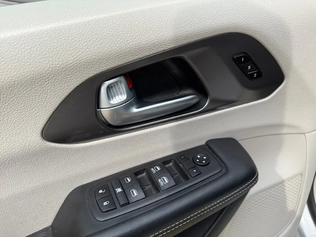 SEMINUEVOS CHRYSLER Pacifica a Estados en autogozo